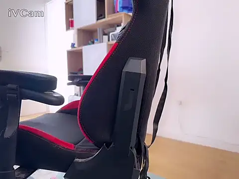 Snapshot of the-magic-dick77 chatting on March 6, 2025, 2:40 pm the-magic-dick77 online show from March 6, 2025, 2:40 pm