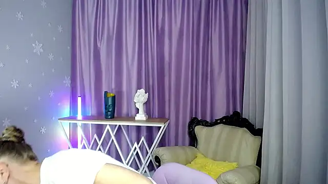 queen a n i online show from September 21, 2025, 11:15 am