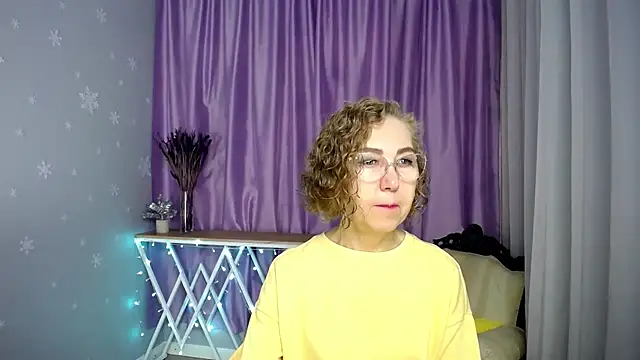 Snapshot of queen_a_n_i chatting on June 13, 2026, 4:10 am queen a n i online show from June 13, 2026, 4:10 am