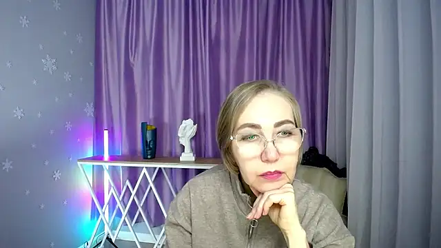 queen a n i online show from November 7, 2025, 11:15 am