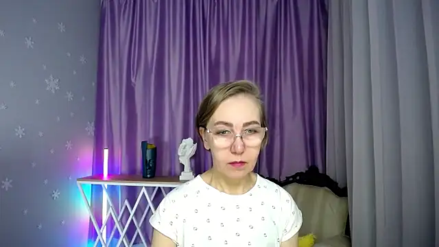 queen a n i online show from November 14, 2025, 9:57 am