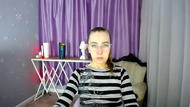 queen a n i online show from March 7, 2025, 6:13 am