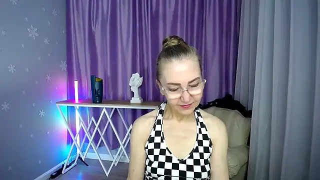 queen a n i online show from September 24, 2025, 9:38 am