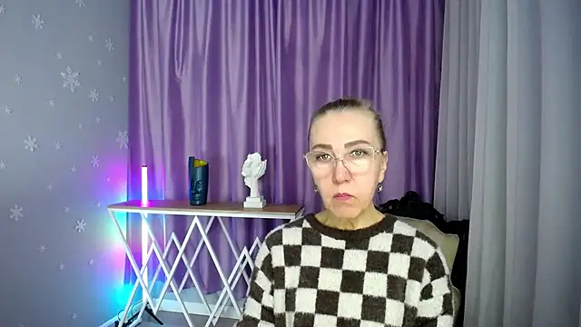 queen a n i online show from September 14, 2025, 11:21 am