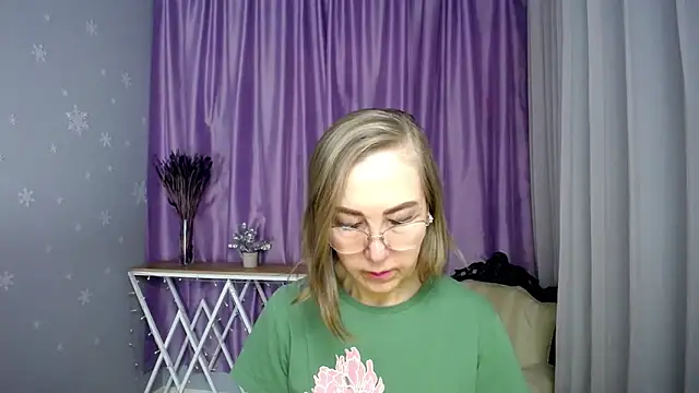 queen a n i online show from May 6, 2026, 9:35 am