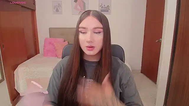 Miley Baker online show from November 25, 2025, 2:39 pm