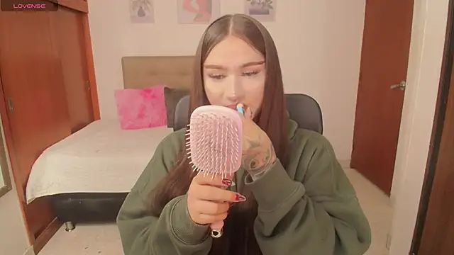 Miley Baker online show from October 24, 2025, 4:06 pm