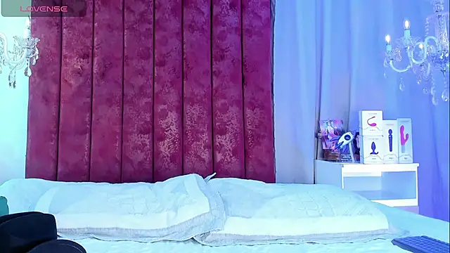 Selenee- online show from December 20, 2025, 1:25 pm