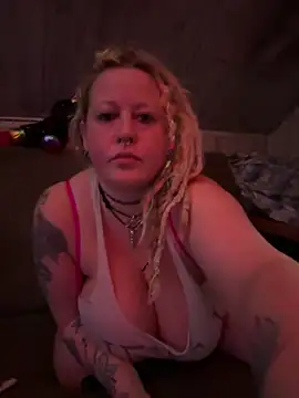 Snapshot of SNWBNY chatting on March 5, 2025, 9:48 pm SNWBNY online show from March 5, 2025, 9:48 pm