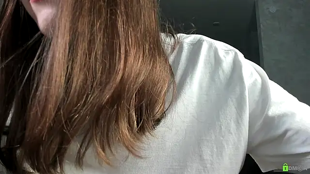 Courtney Luv online show from November 25, 2025, 2:06 pm