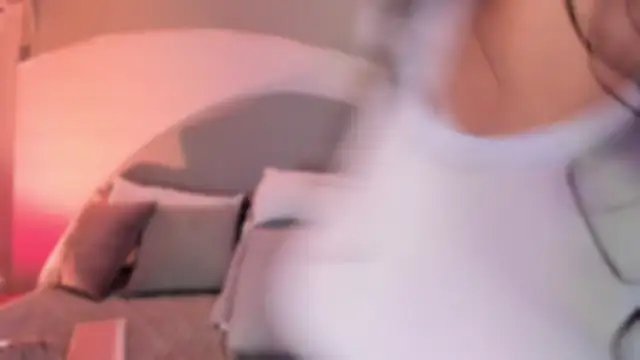 Nicolle W online show from November 15, 2025, 11:58 am