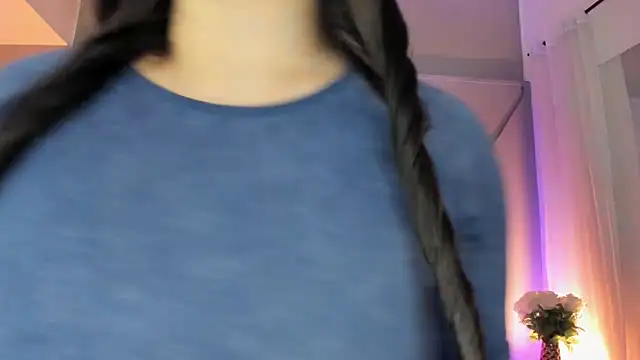 Nicolle W online show from February 16, 2026, 11:53 am