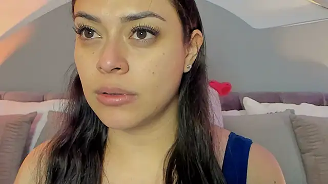 Nicolle W online show from March 13, 2026, 11:37 am