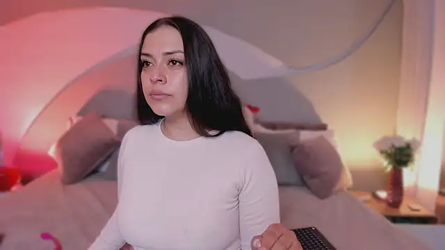 Nicolle W online show from March 6, 2026, 11:38 am