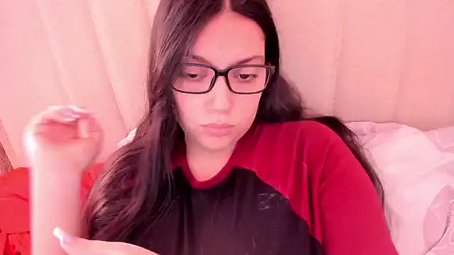 Snapshot of roniewester chatting on January 7, 2026, 2:33 pm roniewester online show from January 7, 2026, 2:33 pm