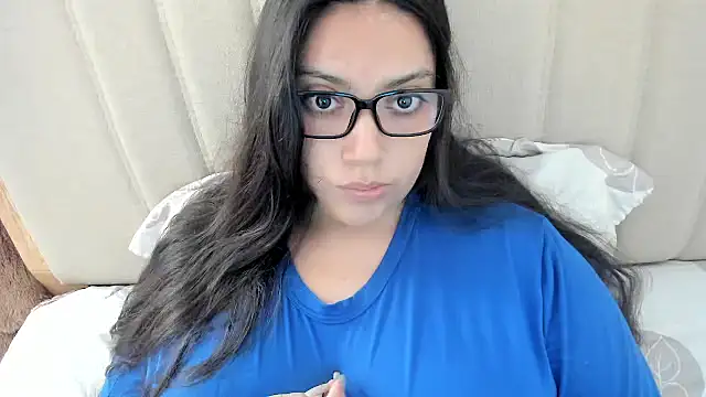 Snapshot of roniewester chatting on November 5, 2025, 2:31 pm roniewester online show from November 5, 2025, 2:31 pm