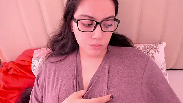 Snapshot of roniewester chatting on July 7, 2026, 4:54 pm roniewester online show from July 7, 2026, 4:54 pm