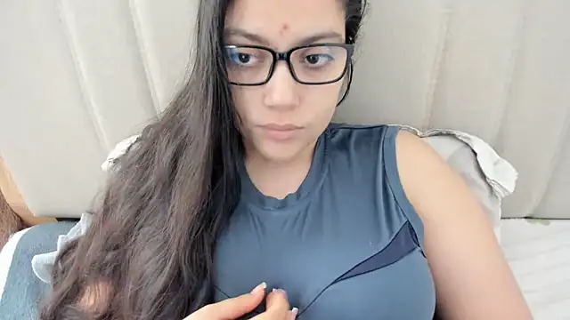 Snapshot of roniewester chatting on February 15, 2026, 2:27 pm roniewester online show from February 15, 2026, 2:27 pm