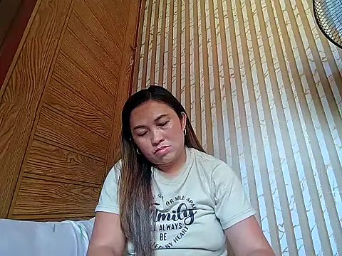 LalaiAsian online show from April 14, 2026, 6:40 am