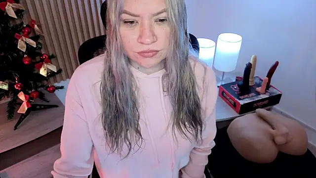 MarianL0ve online show from December 21, 2025, 12:18 pm