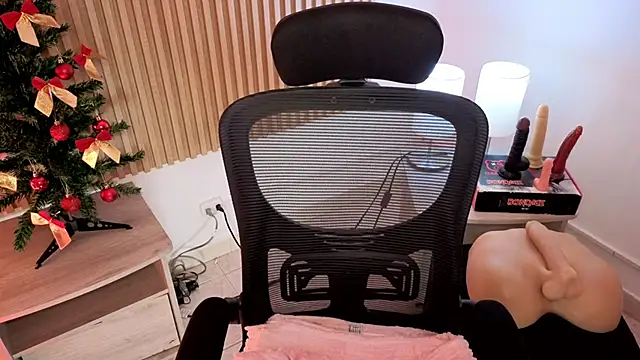 MarianL0ve online show from December 13, 2025, 8:04 pm