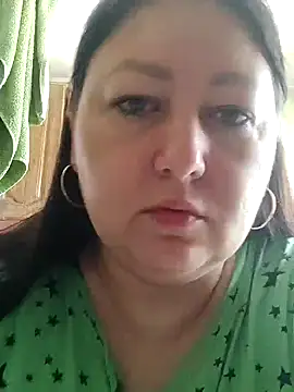 Snapshot of Rini333 chatting on June 9, 2026, 9:43 am Rini333 online show from June 9, 2026, 9:43 am