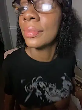 EatSweetMolly online show from September 28, 2025, 11:50 am