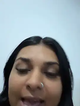 Snapshot of layla_amin chatting on November 2, 2025, 1:54 am layla amin online show from November 2, 2025, 1:54 am