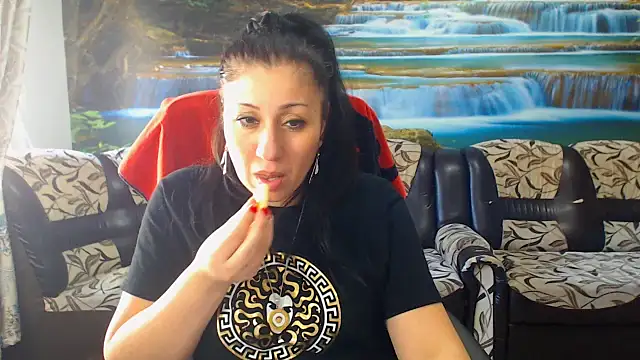 Snapshot of MoistMady chatting on February 25, 2026, 1:33 pm MoistMady online show from February 25, 2026, 1:33 pm