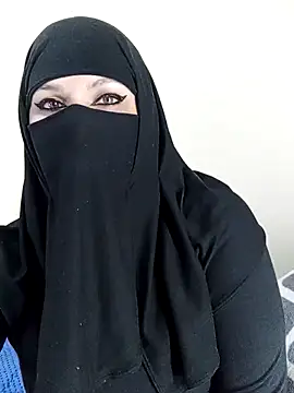 Snapshot of evelyn__salah chatting on June 8, 2026, 10:10 pm evelyn salah online show from June 8, 2026, 10:10 pm