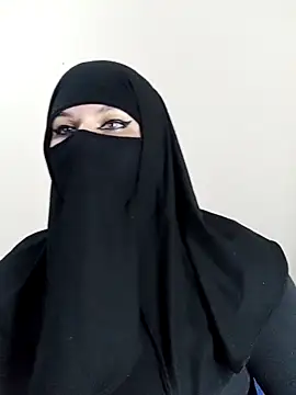 Snapshot of evelyn__salah chatting on June 7, 2026, 2:17 am evelyn salah online show from June 7, 2026, 2:17 am