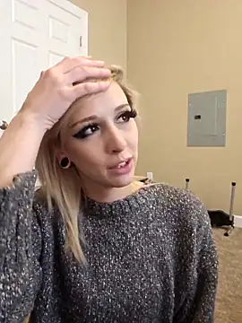 AmethystFoxx online show from February 10, 2026, 9:58 pm