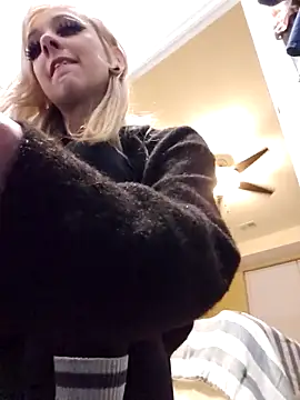 AmethystFoxx online show from December 4, 2025, 10:42 pm