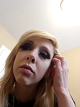 Snapshot of AmethystFoxx chatting on May 3, 2026, 6:33 pm AmethystFoxx online show from May 3, 2026, 6:33 pm