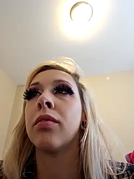 AmethystFoxx online show from November 4, 2025, 9:18 pm