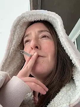 Mini And The Bear online show from February 19, 2026, 7:44 pm