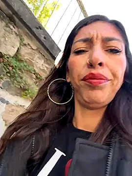 amanilouve online show from November 4, 2025, 11:47 am