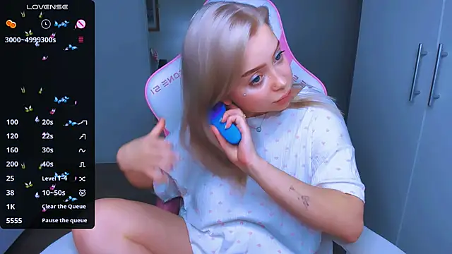 MonaLauu online show from December 28, 2024, 4:41 pm