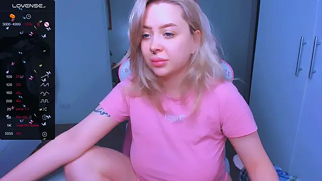 MonaLauu online show from February 5, 2025, 11:17 pm