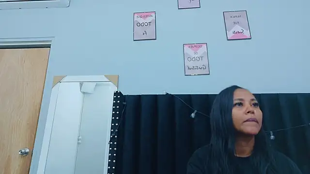 Snapshot of colombiamommy chatting on November 21, 2025, 12:37 pm colombiamommy online show from November 21, 2025, 12:37 pm