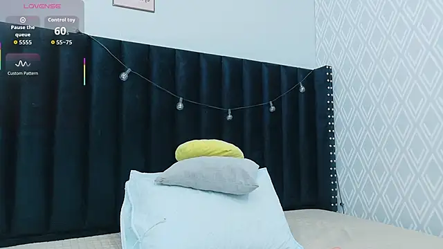 Snapshot of colombiamommy chatting on November 25, 2025, 12:27 pm colombiamommy online show from November 25, 2025, 12:27 pm