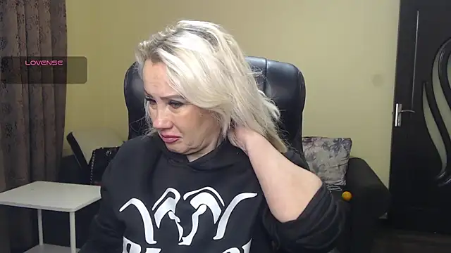 KandyHellenx online show from January 9, 2026, 6:20 am