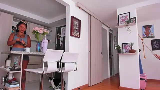 karlye 5 online show from December 4, 2025, 1:10 pm