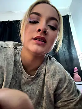 Snapshot of Emiily_W chatting on January 8, 2026, 1:17 pm Emiily W online show from January 8, 2026, 1:17 pm