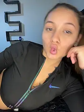 Snapshot of Emiily_W chatting on March 4, 2026, 6:37 pm Emiily W online show from March 4, 2026, 6:37 pm