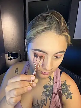 Snapshot of Emiily_W chatting on February 10, 2026, 1:10 pm Emiily W online show from February 10, 2026, 1:10 pm