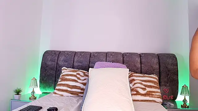 Snapshot of naia_blessed chatting on November 13, 2025, 8:02 pm naia blessed online show from November 13, 2025, 8:02 pm