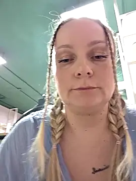 Snapshot of Bondgirl_013 chatting on April 5, 2026, 5:19 pm Bondgirl 013 online show from April 5, 2026, 5:19 pm