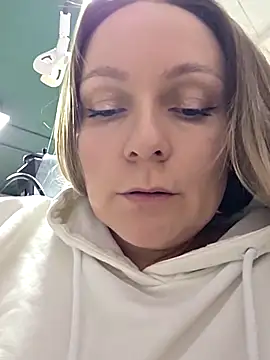 Snapshot of Bondgirl_013 chatting on April 9, 2026, 5:08 pm Bondgirl 013 online show from April 9, 2026, 5:08 pm