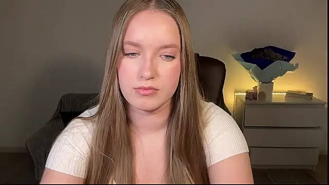 Snapshot of EvaMaddison chatting on May 9, 2026, 8:45 pm EvaMaddison online show from May 9, 2026, 8:45 pm